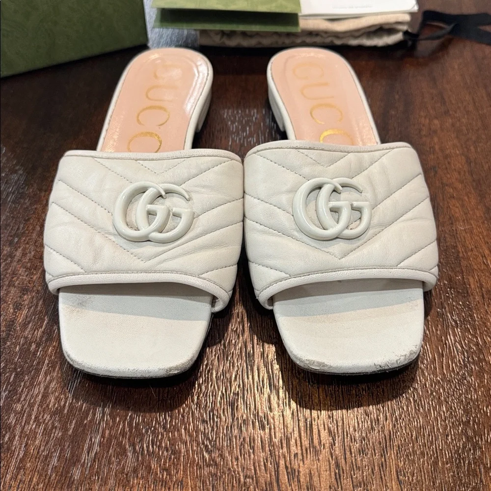 Gucci Women's Ivory Slide Sandals size 38/8 - Picture 3 of 16
